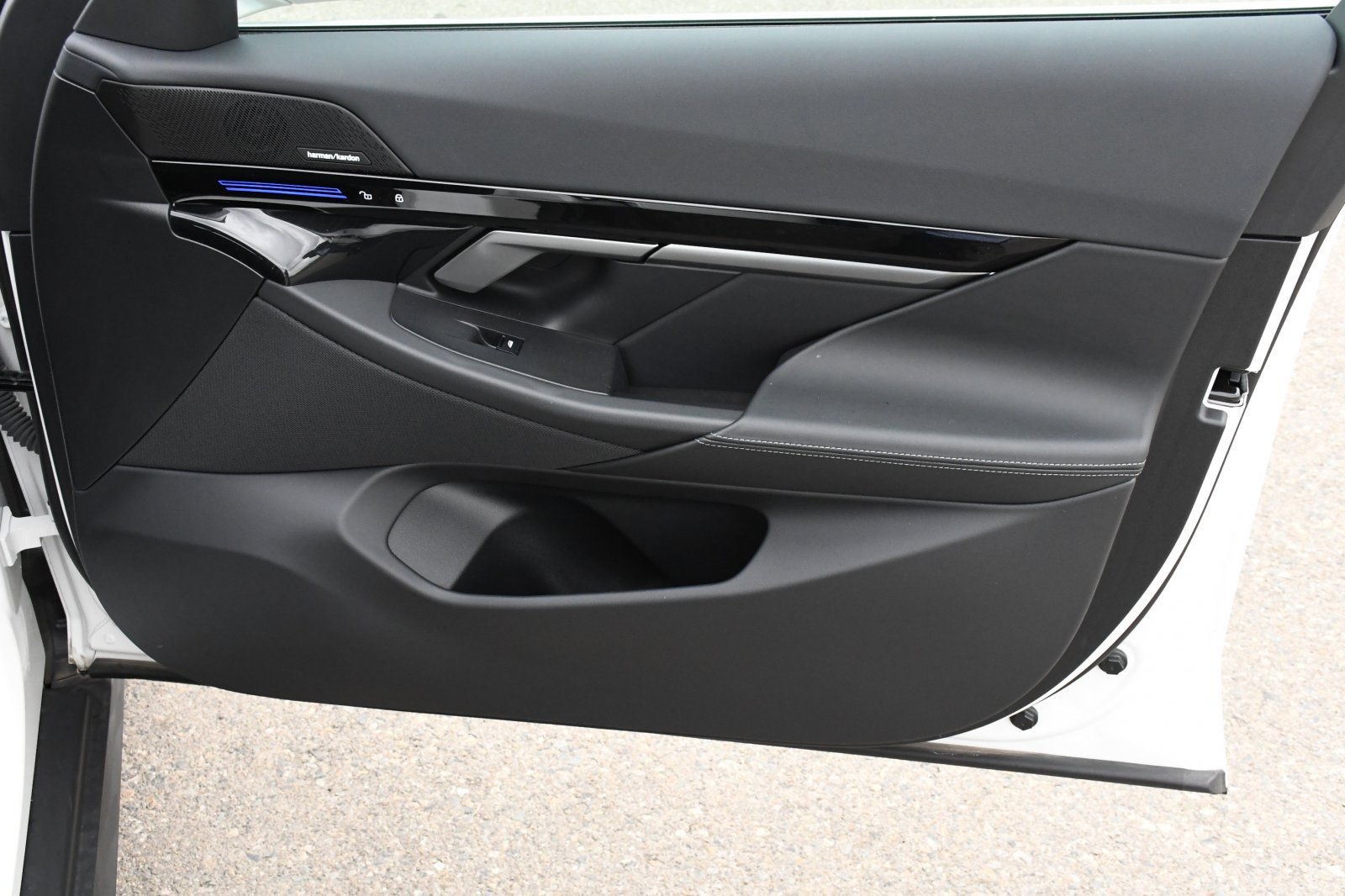 Used 2024 BMW 530i xDrive w/ Convenience Package image 20