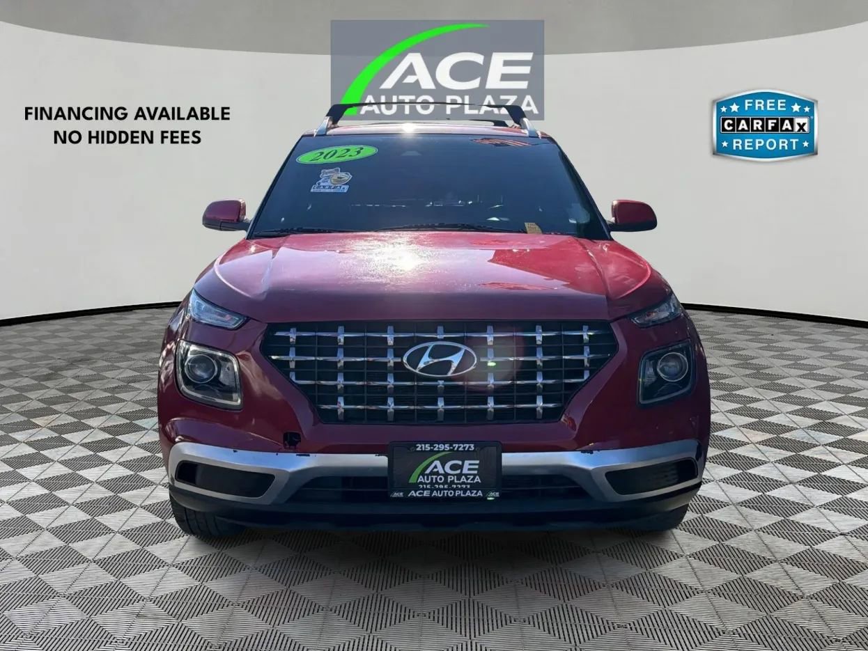 Used 2023 Hyundai Venue SEL FWD image 3