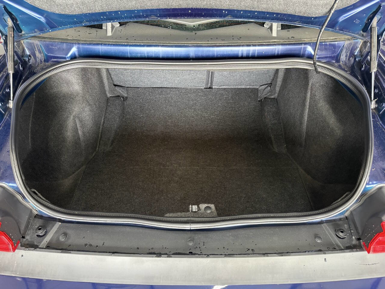 Used 2014 Dodge Challenger SXT RWD image 10