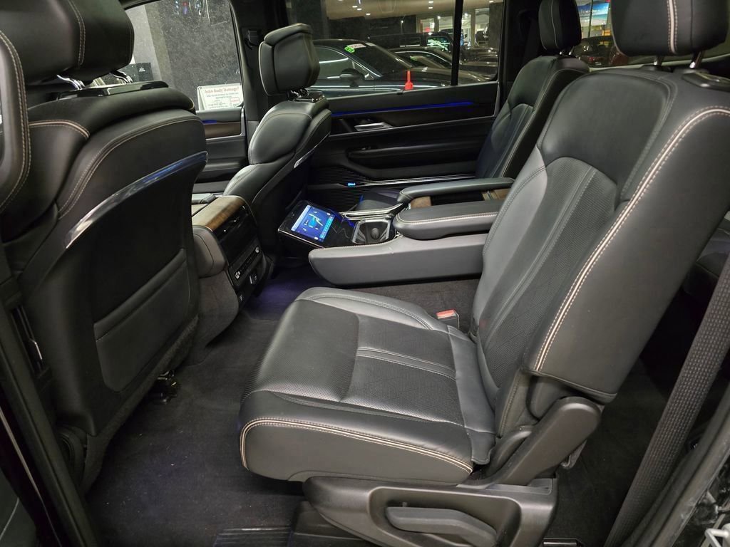 Certified 2022 Jeep Grand Wagoneer Series II w/ Convenience Group III image 38