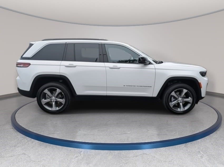 New 2026 Jeep Grand Cherokee Limited w/ Luxury Tech Group II AWD/4WD image 4