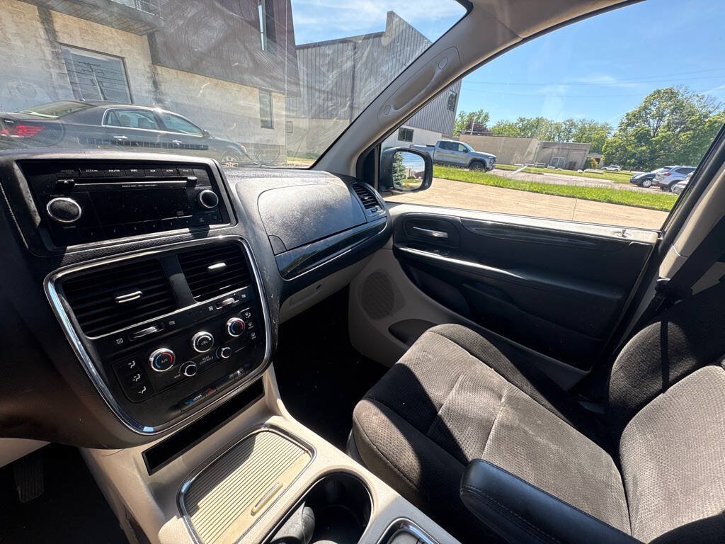 Used 2013 Dodge Grand Caravan SXT FWD image 17