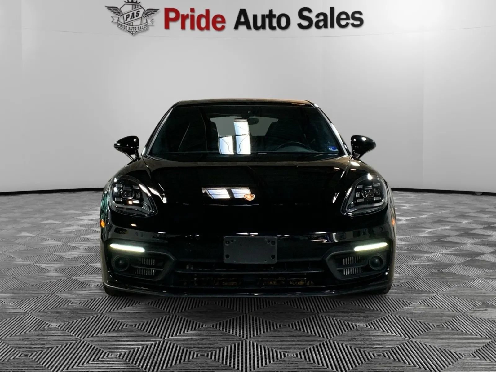 Used 2023 Porsche Panamera 4 w/ Premium Package AWD/4WD image 2