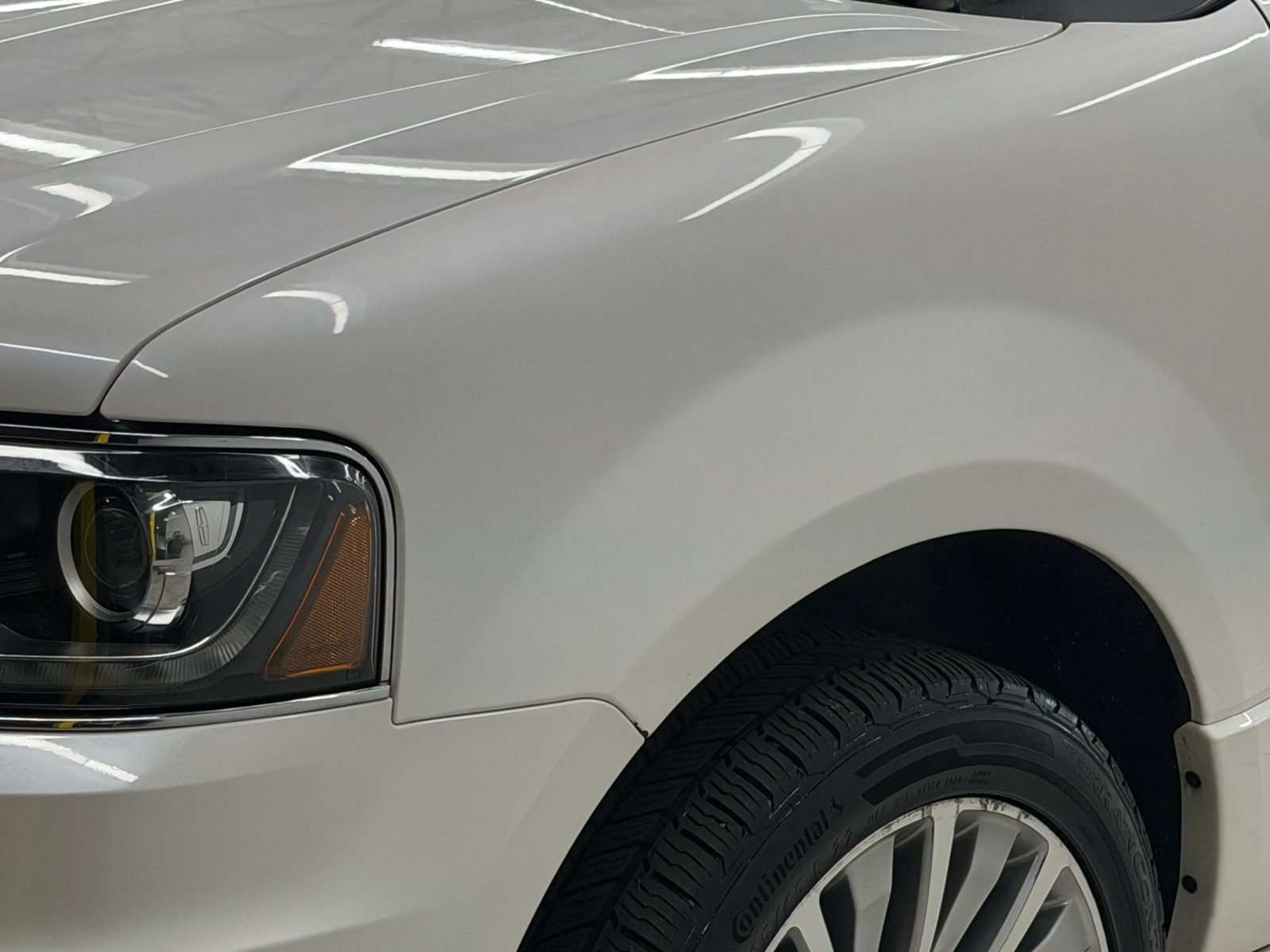 Used 2017 Lincoln Navigator Select AWD/4WD image 4