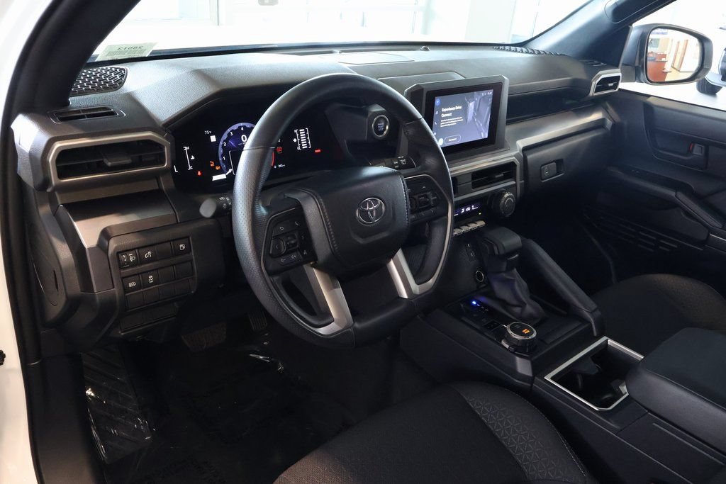 Used 2025 Toyota 4Runner SR5 AWD/4WD image 5