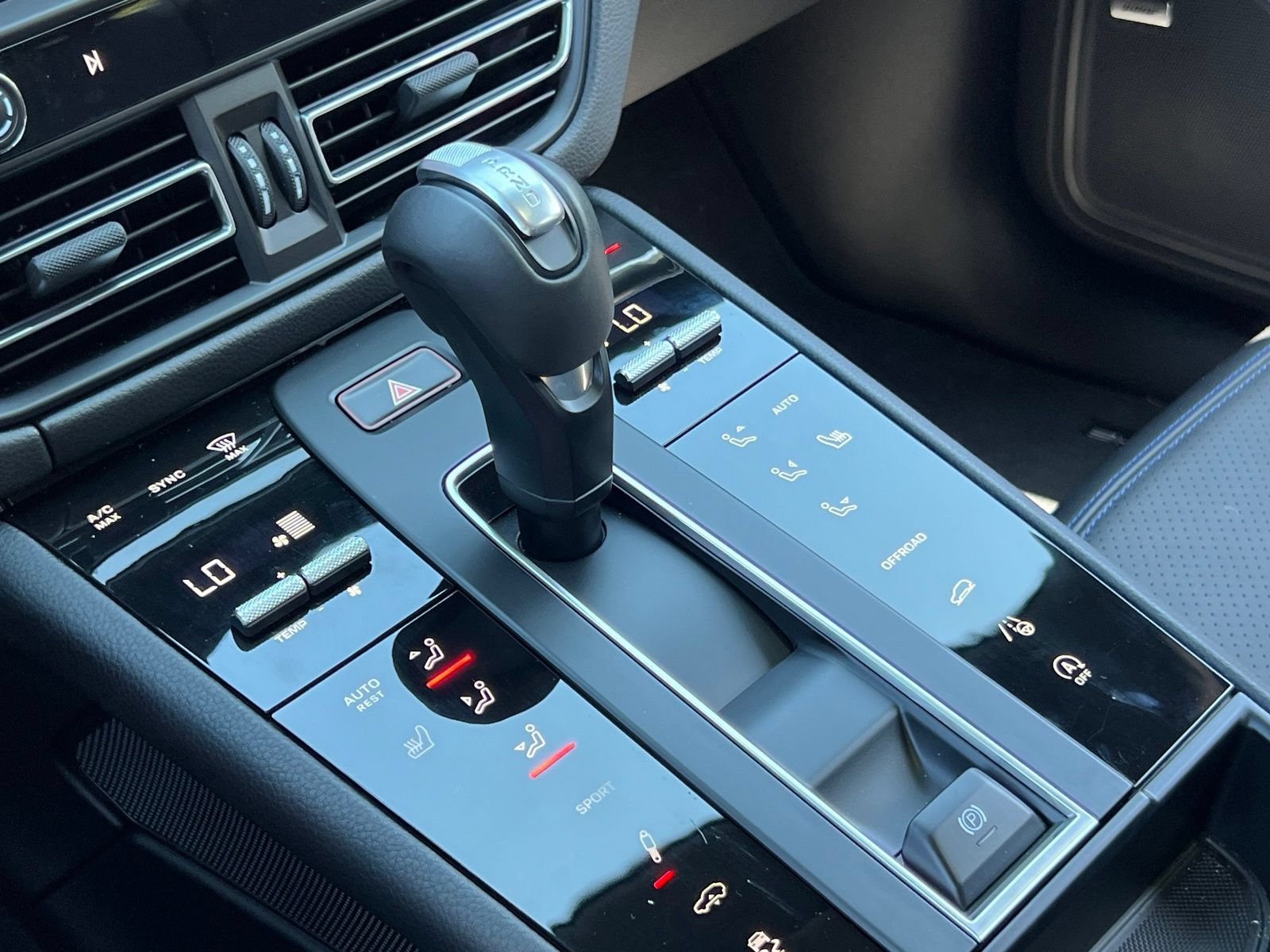 Certified 2026 Porsche Macan GTS AWD/4WD image 28
