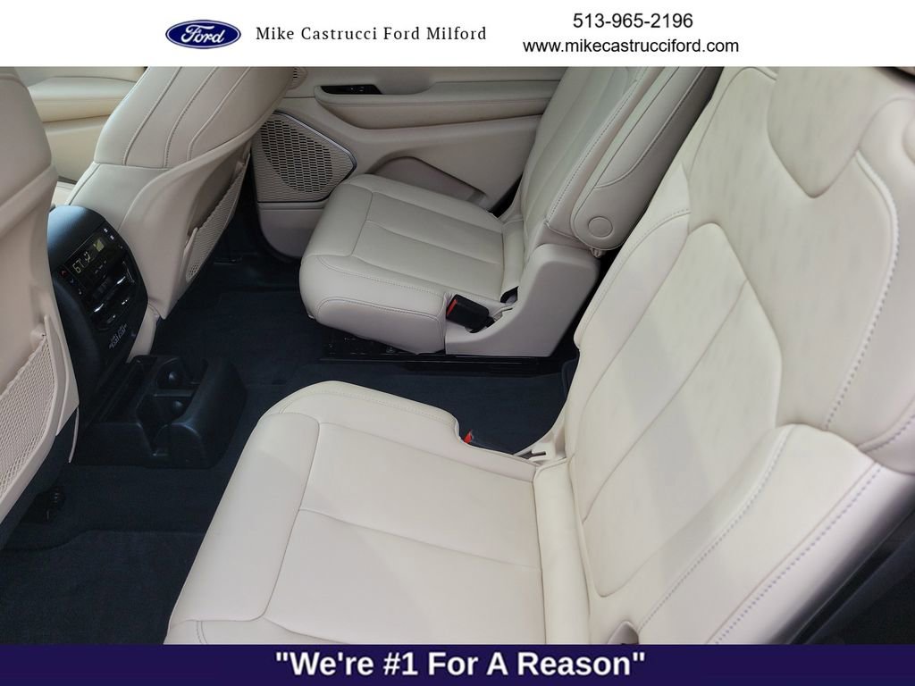 Used 2025 Jeep Grand Cherokee L Limited w/ Black Appearance Package AWD/4WD image 25