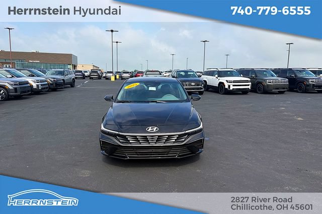Certified 2025 Hyundai Elantra Sport FWD image 2