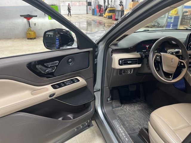 Used 2023 Lincoln Aviator Reserve w/ Elements Package Plus image 11