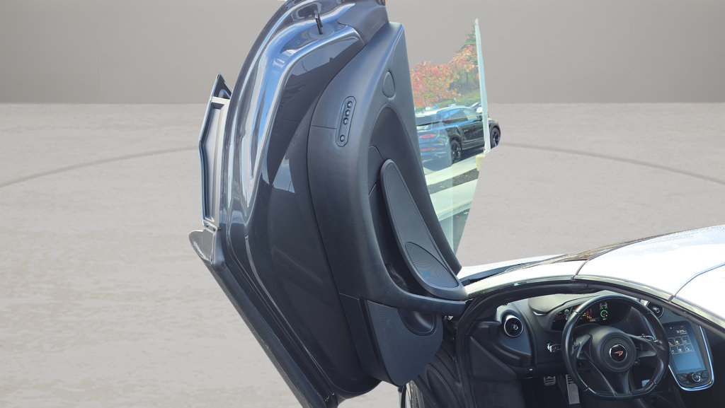 Used 2018 McLaren 570S Spider RWD image 19