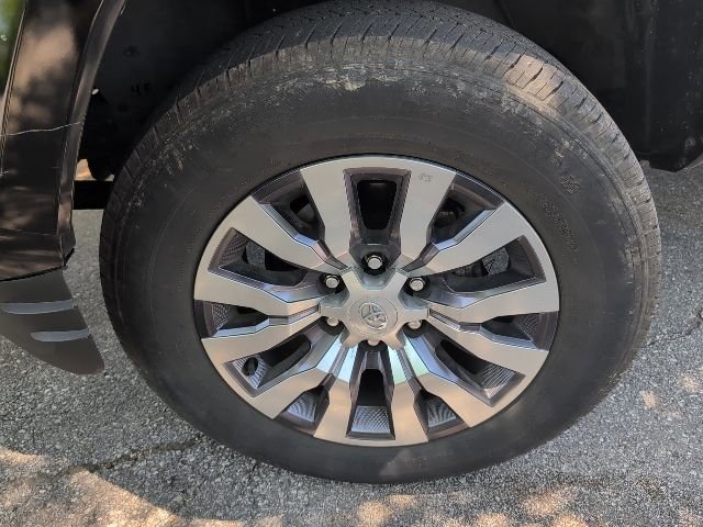 Used 2023 Toyota Tacoma Limited AWD/4WD image 7