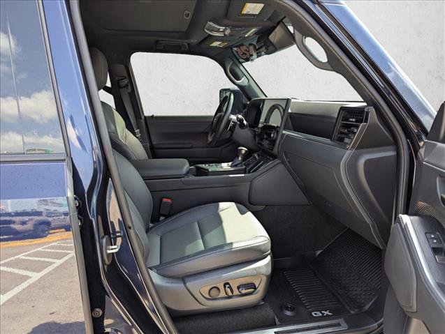 Used 2025 Lexus GX 550 w/ Accessory Package (Z1) AWD/4WD image 18