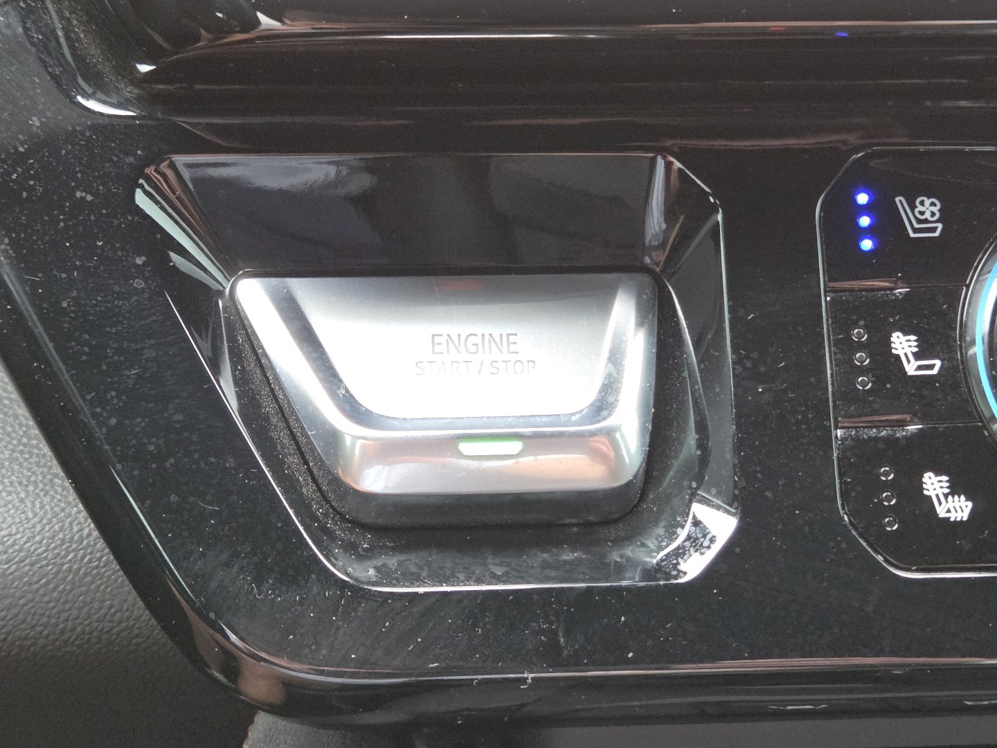 Used 2025 GMC Sierra 1500 AT4 w/ Technology Package AWD/4WD image 14