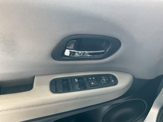 Used 2017 Honda HR-V LX image 5