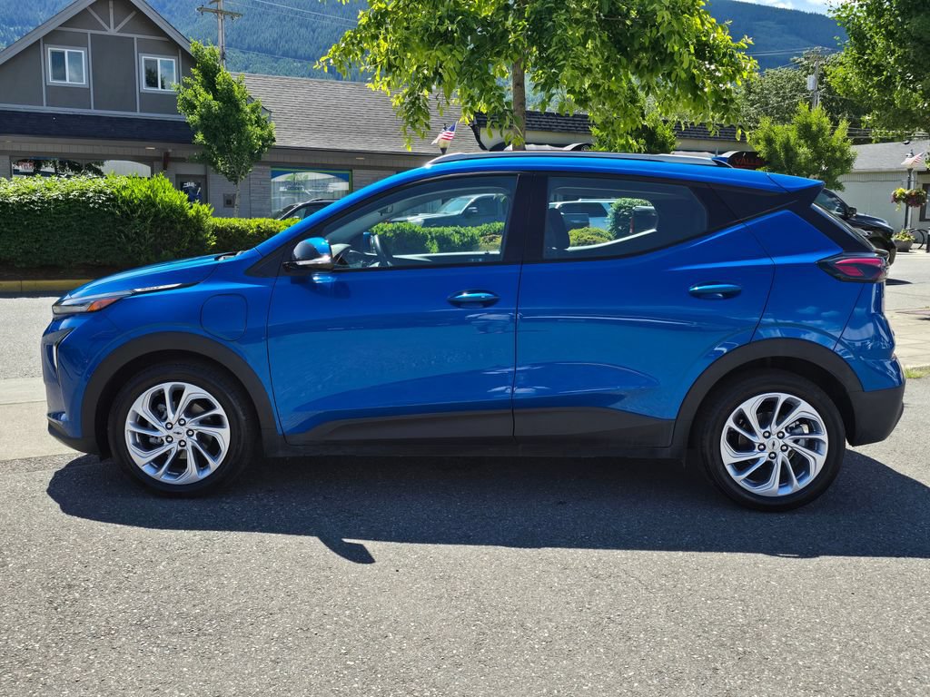 Used 2022 Chevrolet Bolt EUV LT w/ Comfort Package FWD image 8