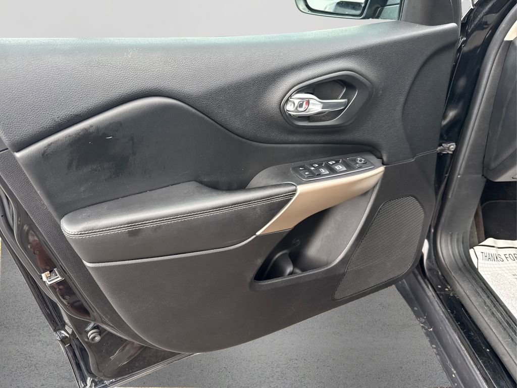 Used 2018 Jeep Cherokee Limited image 24