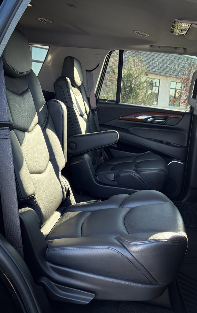 Used 2017 Cadillac Escalade Premium Luxury AWD/4WD image 33