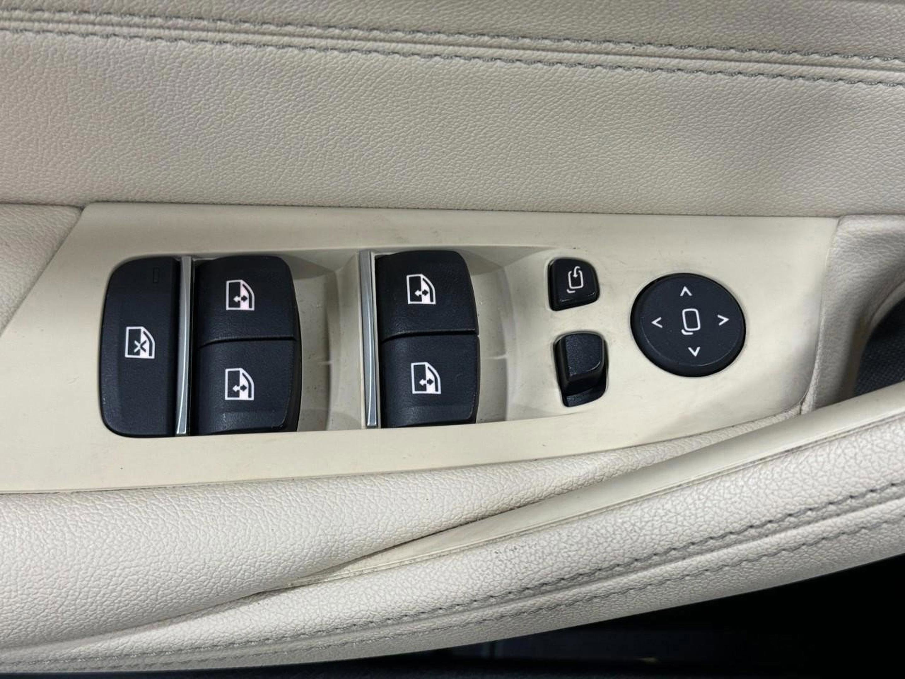 Used 2022 BMW 540i xDrive w/ Premium Package image 33
