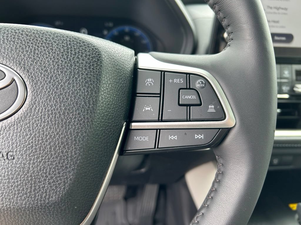 Used 2025 Toyota Grand Highlander AWD Hybrid image 11
