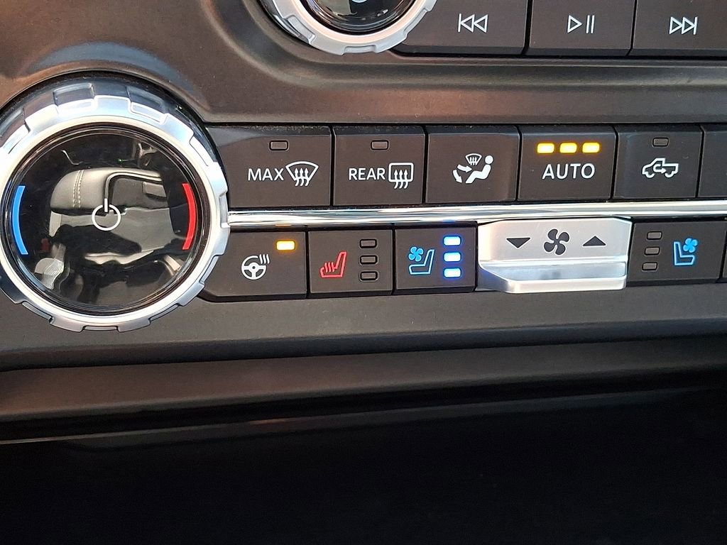 Used 2024 Ford F250 Lariat w/ Lariat Ultimate Package AWD/4WD image 28