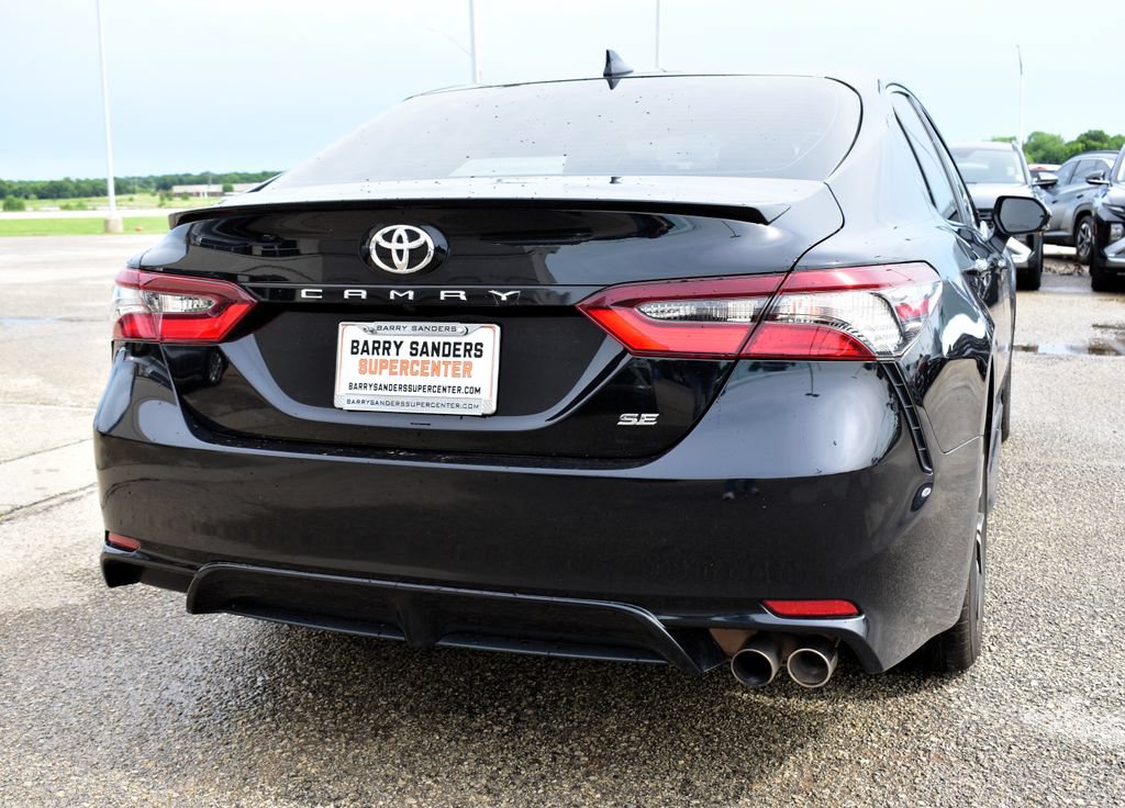 Used 2023 Toyota Camry SE FWD image 9