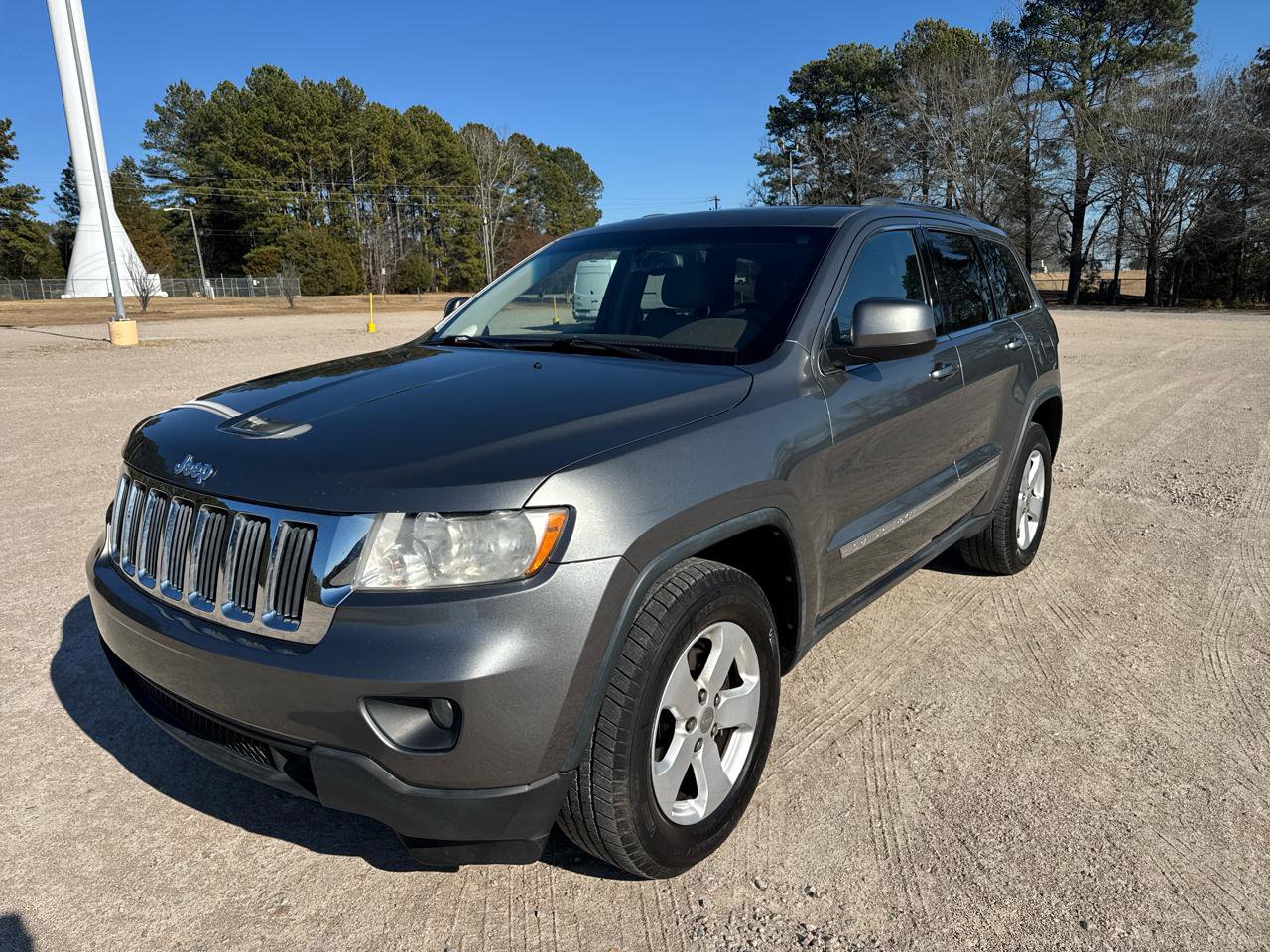 Used 2012 Jeep Grand Cherokee Laredo image 2