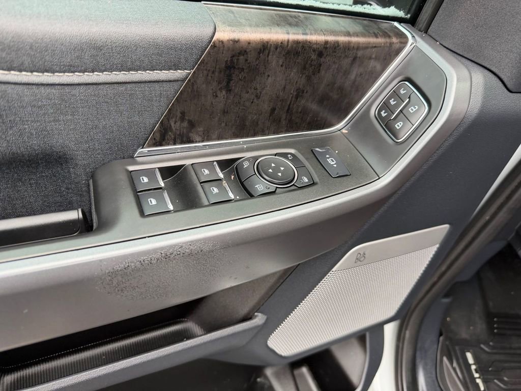 Used 2025 Ford F250 Lariat w/ Chrome Package image 24