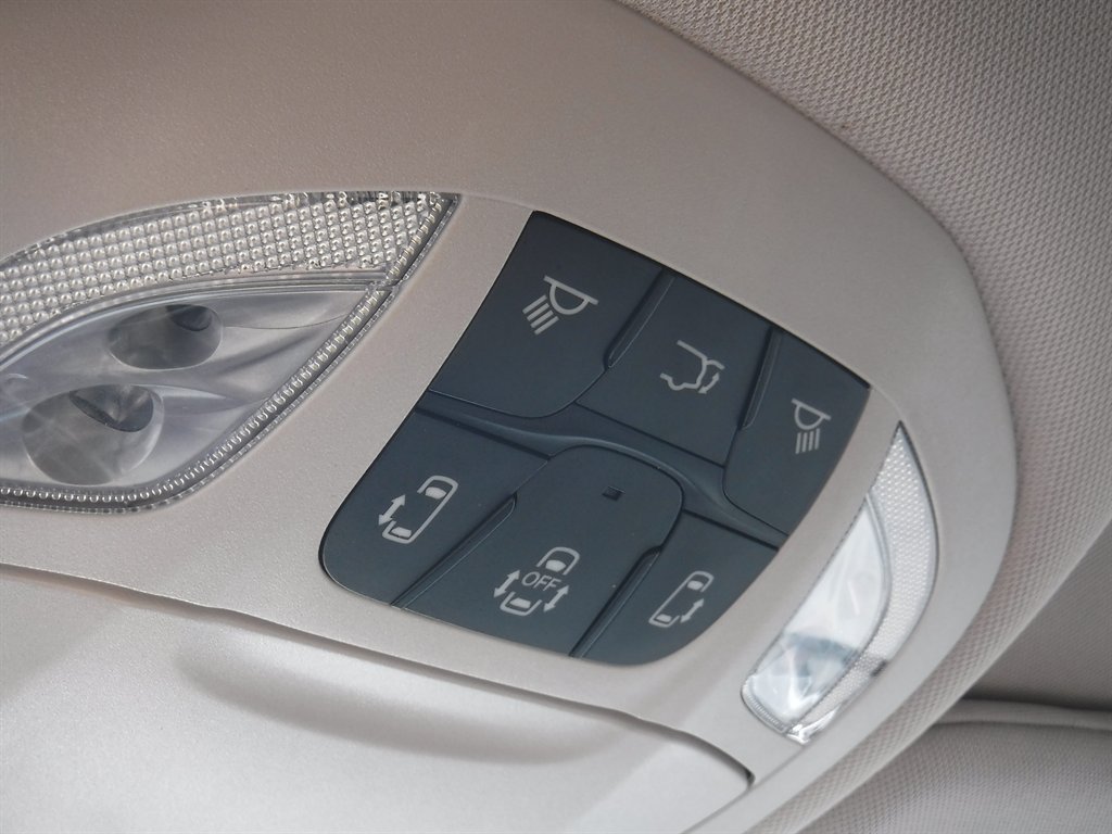 Used 2023 Chrysler Pacifica Touring-L FWD image 23