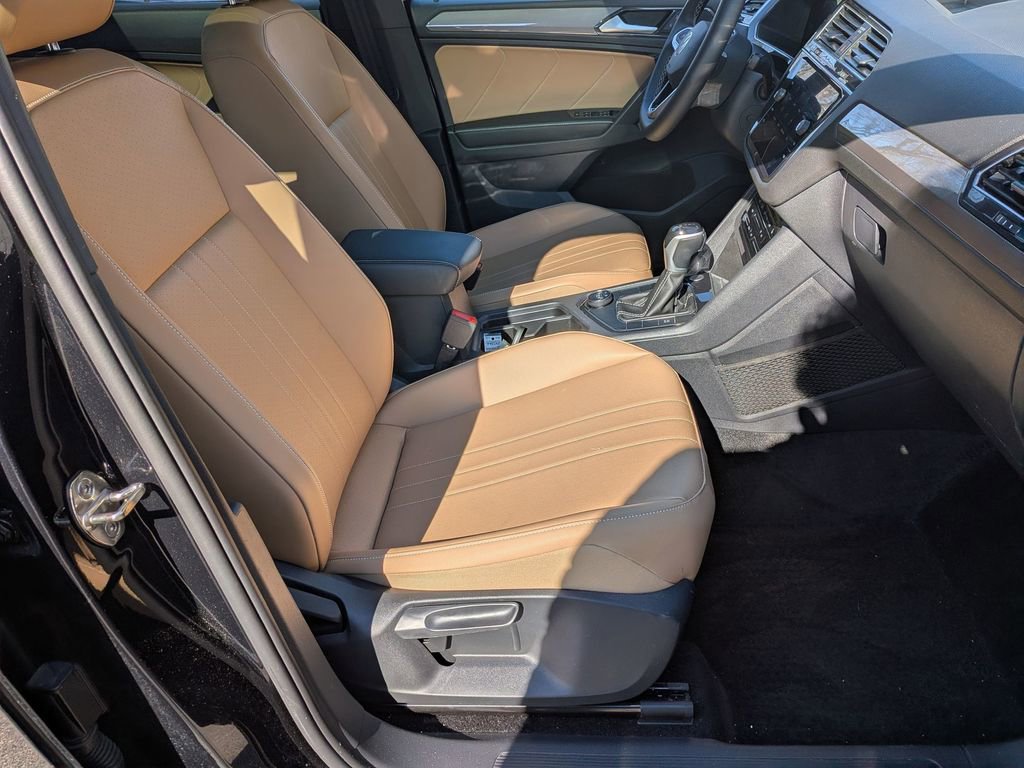 Used 2023 Volkswagen Tiguan SE image 34