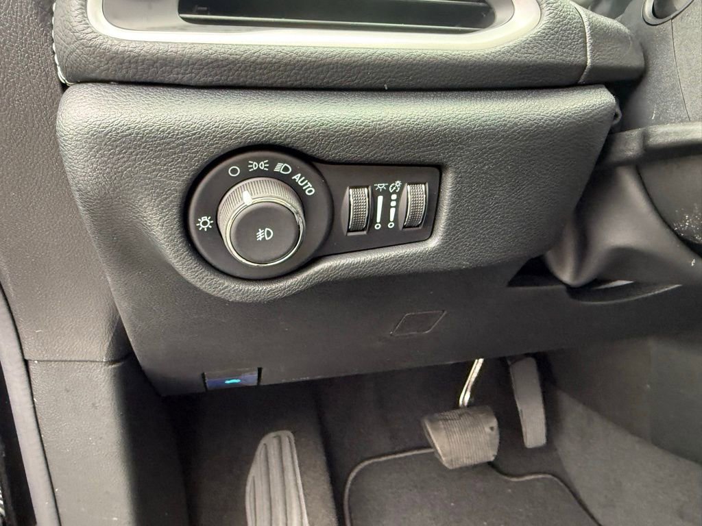 New 2026 Chrysler Pacifica Select FWD image 16