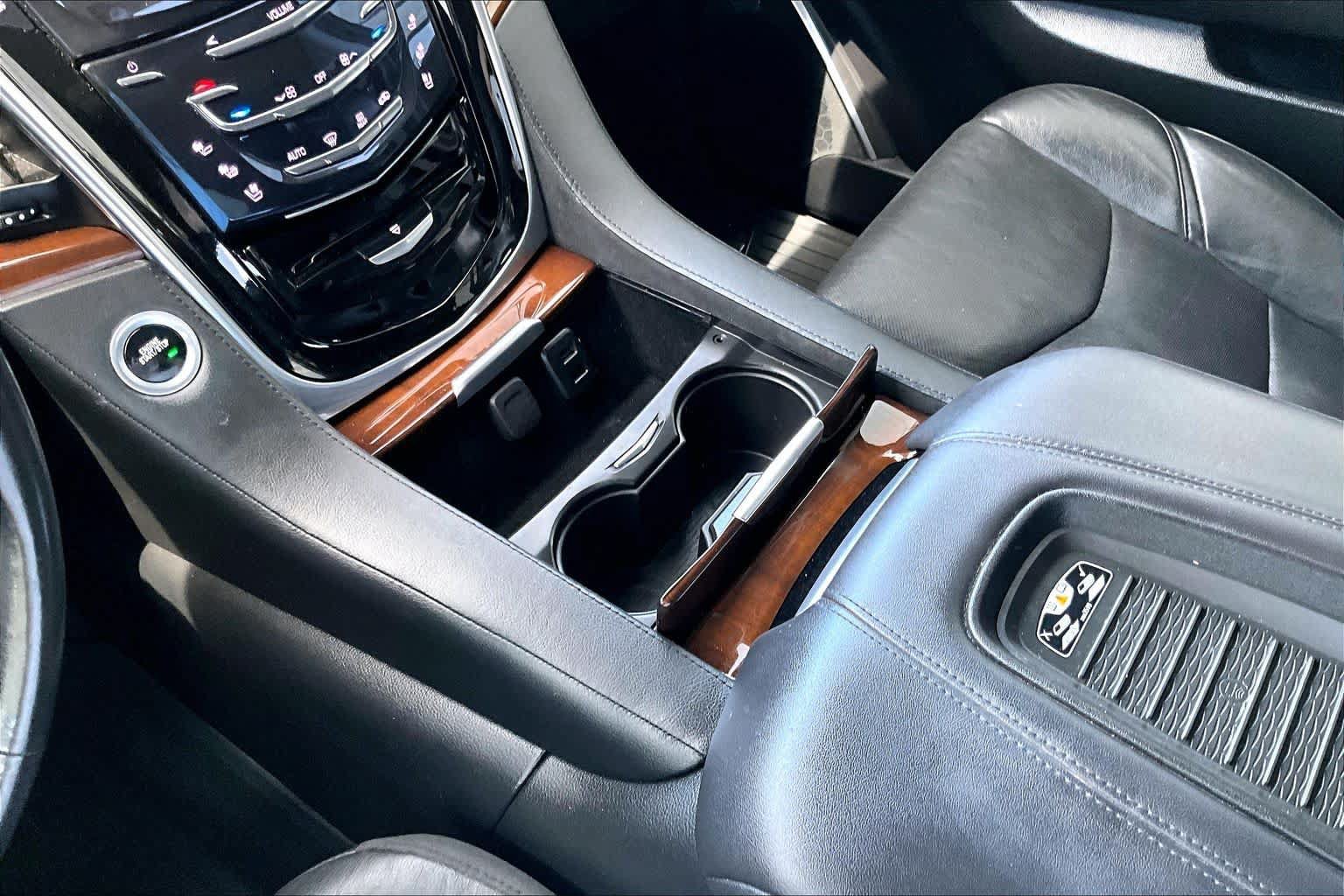Used 2020 Cadillac Escalade Premium Luxury RWD image 16