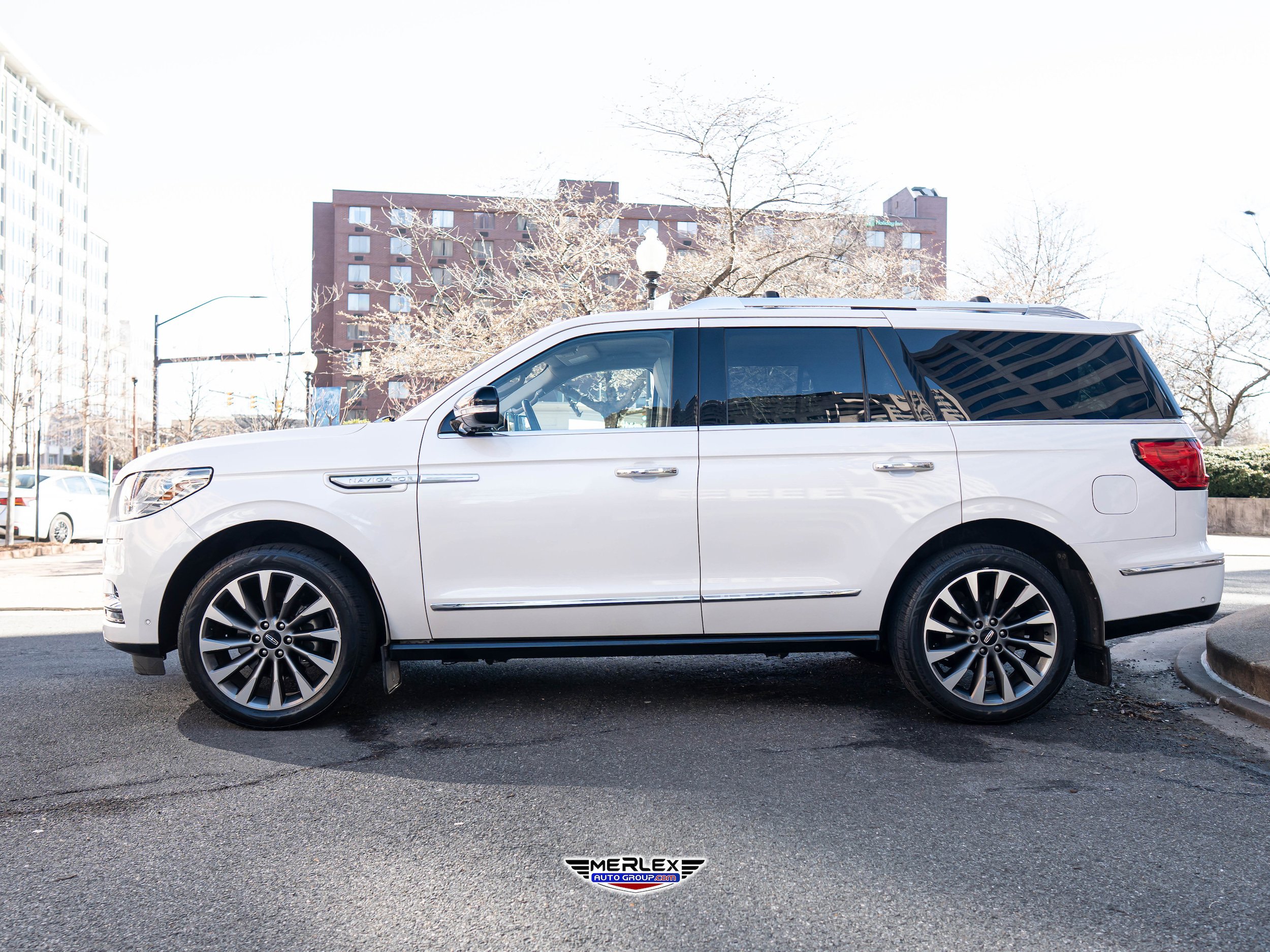 Used 2018 Lincoln Navigator Select w/ Technology Package image 4