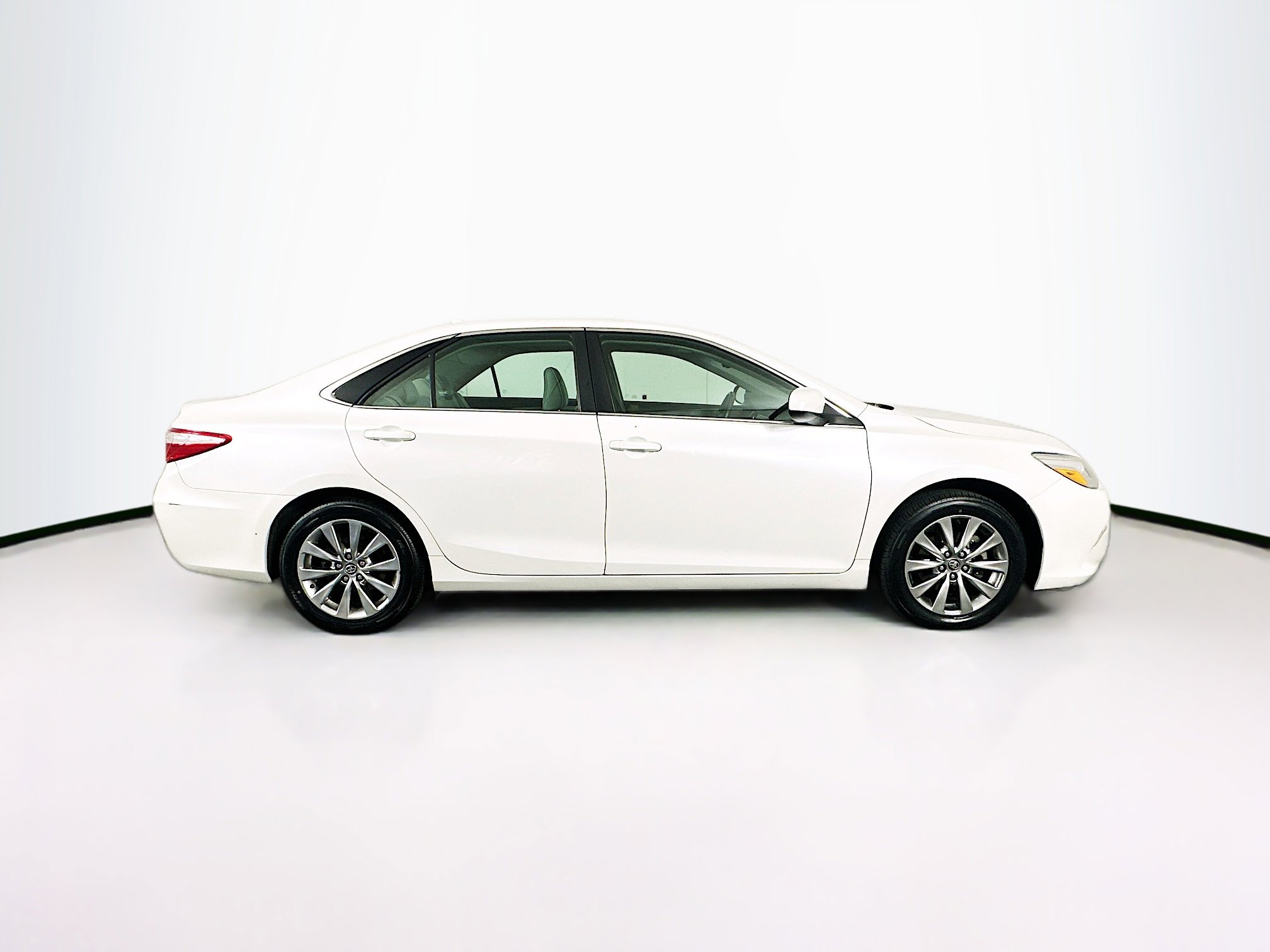 Used 2017 Toyota Camry XLE image 10