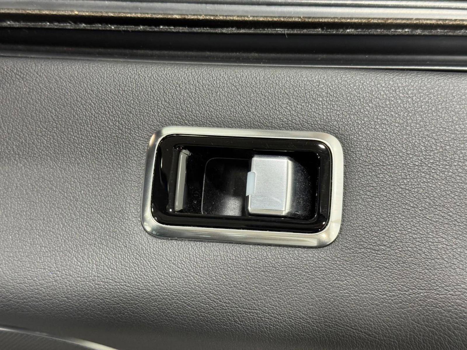 Used 2021 Land Rover Range Rover P525 Westminster Edition image 21