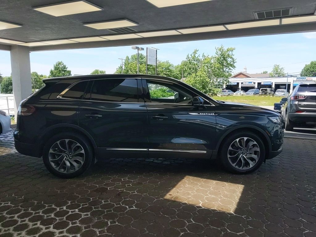 Used 2022 Lincoln Nautilus Reserve w/ Equipment Group 201A AWD/4WD image 4