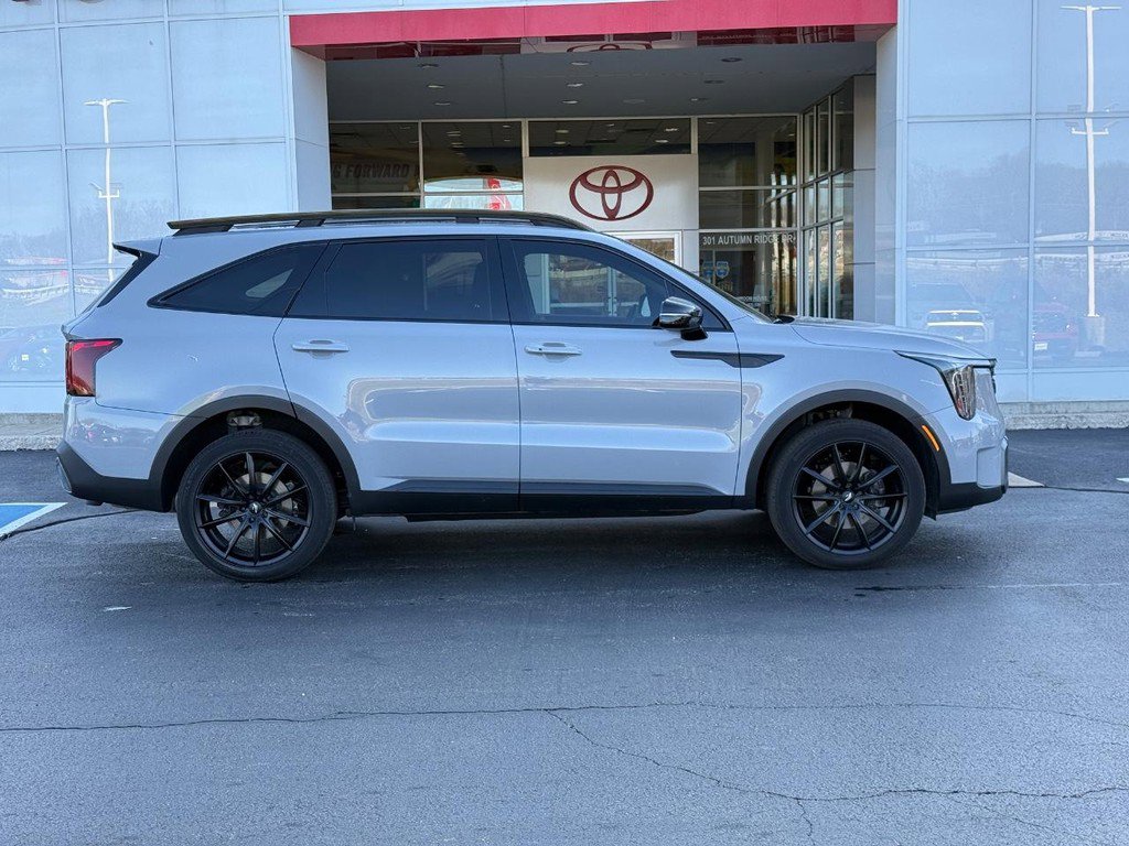 Used 2025 Kia Sorento X-Line EX image 2