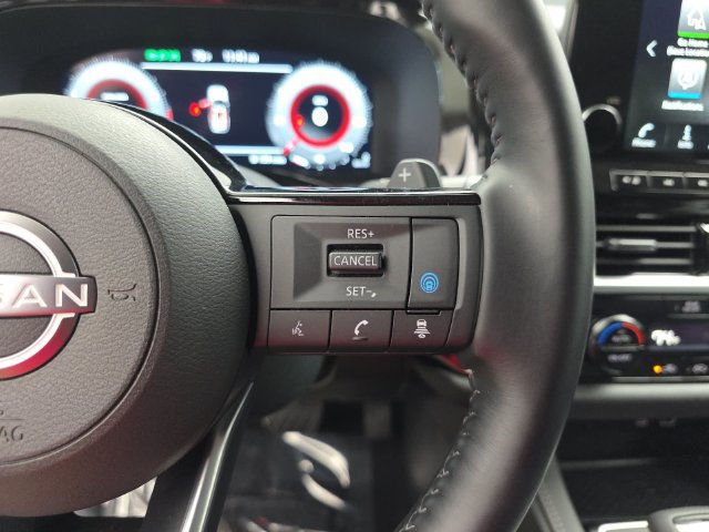 Used 2025 Nissan Pathfinder Platinum FWD image 18