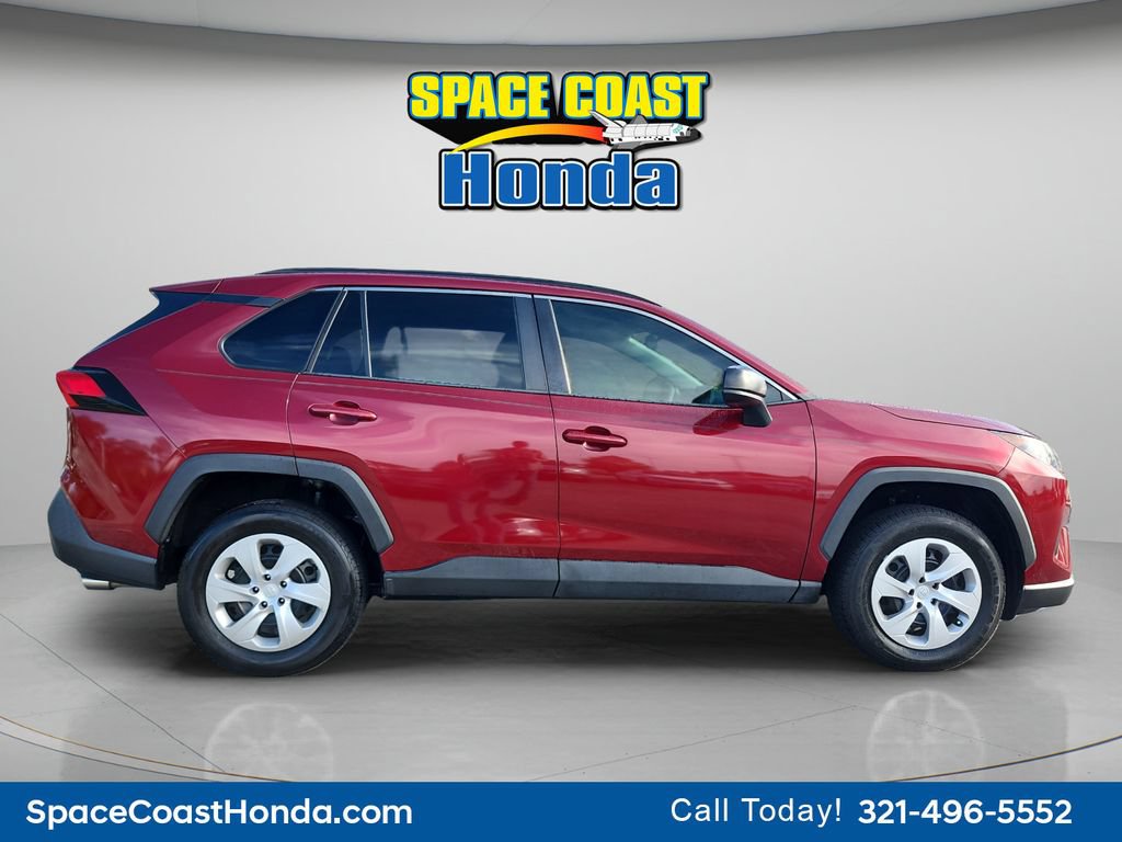 Used 2020 Toyota RAV4 LE FWD image 2