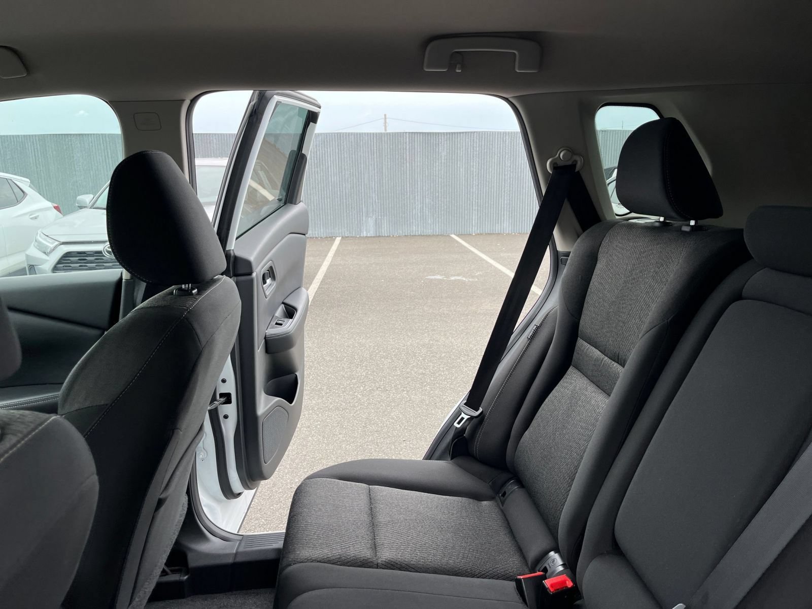 Used 2025 Nissan Rogue SV FWD image 41