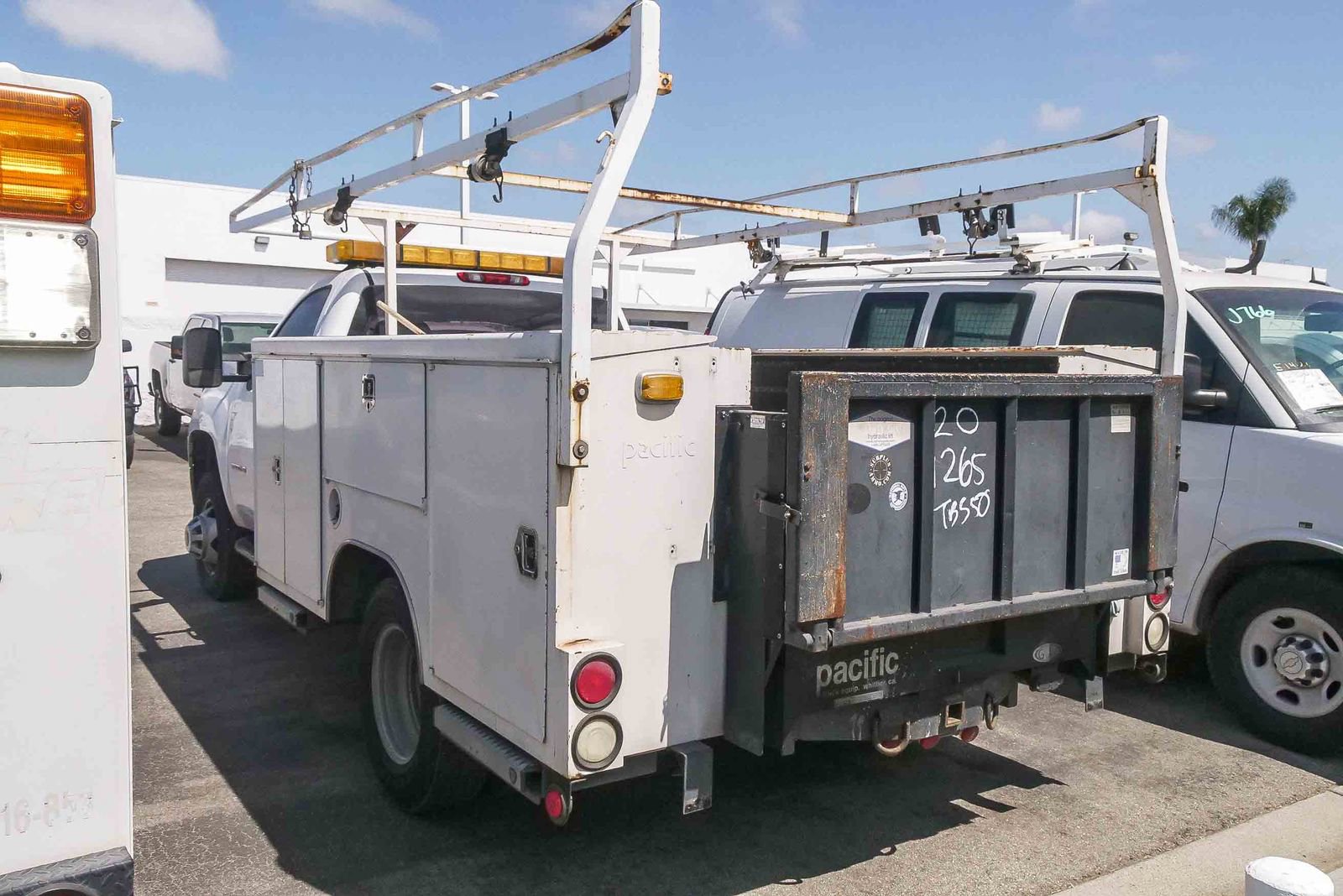 Used 2014 GMC Sierra 3500 W/T RWD image 7