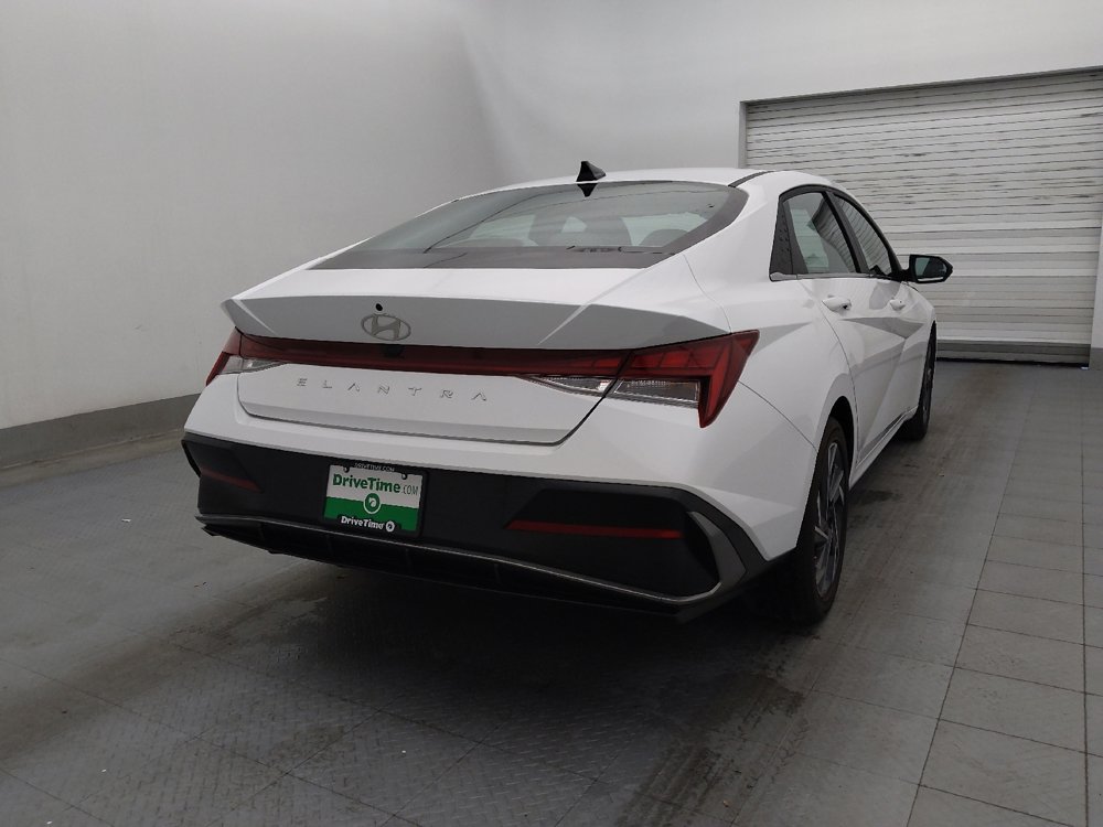 Used 2025 Hyundai Elantra SEL image 7