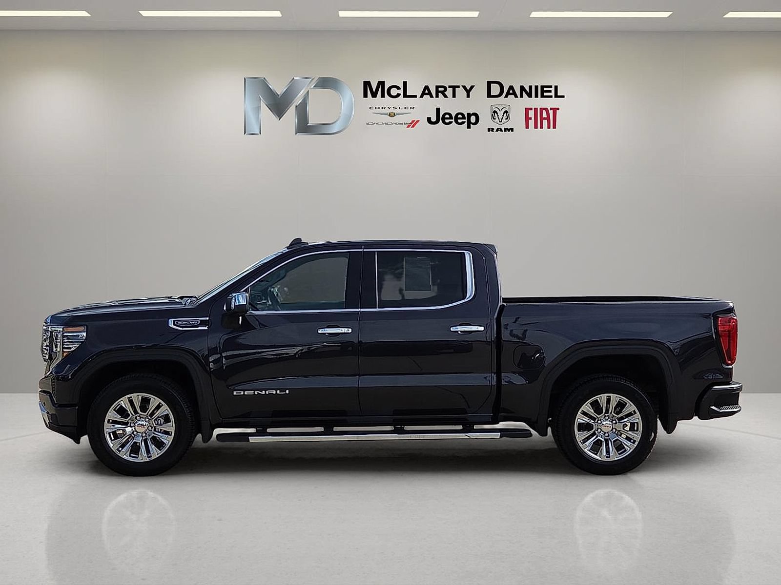 Used 2025 GMC Sierra 1500 Denali w/ Technology Package AWD/4WD video 3
