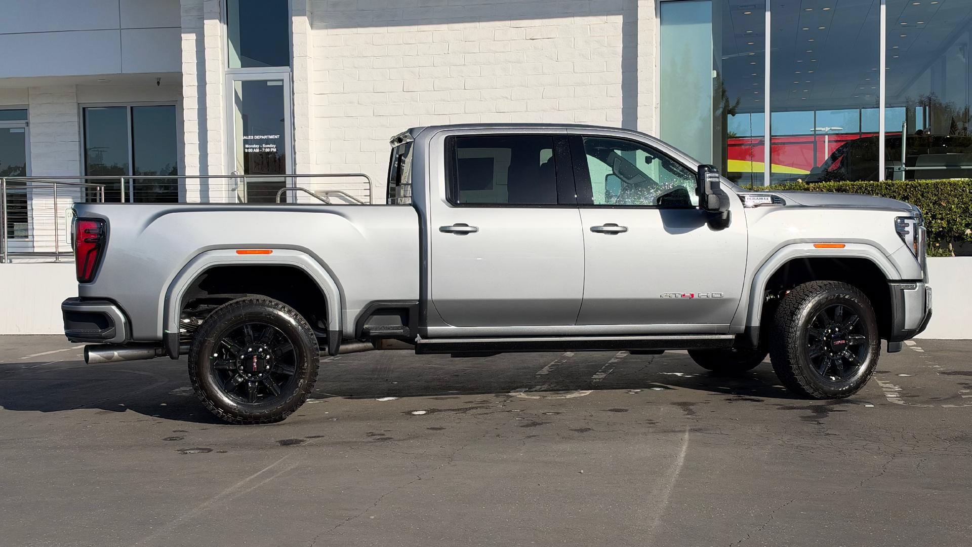 New 2026 GMC Sierra 2500 AT4 w/ AT4 Premium Plus Package AWD/4WD image 4