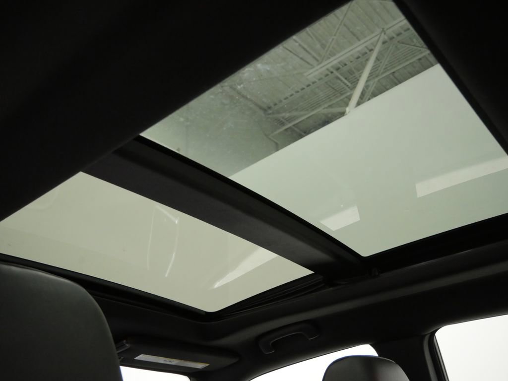 Used 2013 Chrysler 300 C image 4