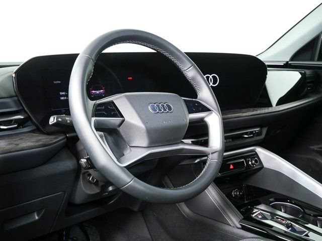 Used 2025 Audi Q5 Premium Plus w/ Premium Plus AWD/4WD image 4