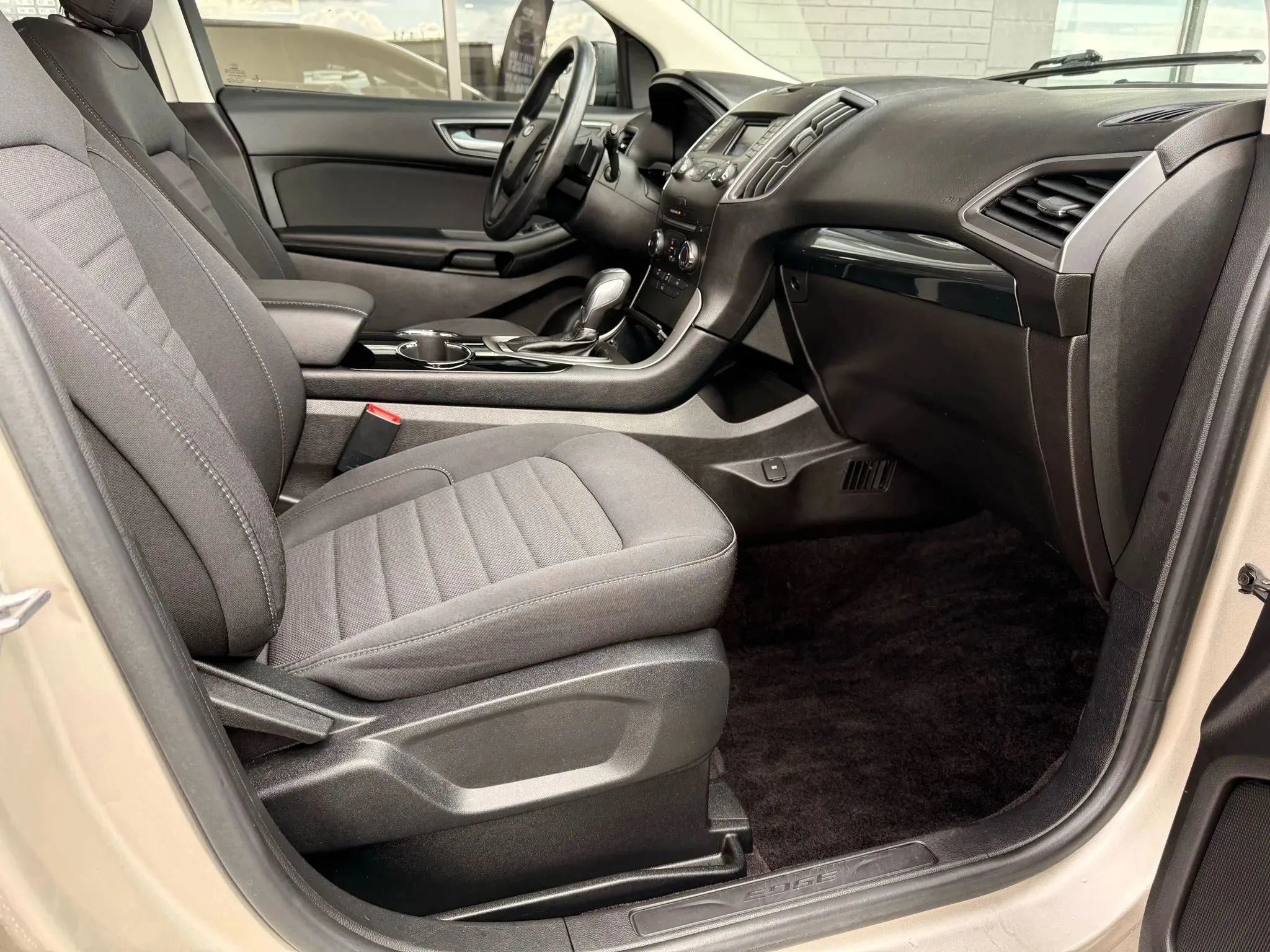 Used 2017 Ford Edge SE AWD/4WD image 25