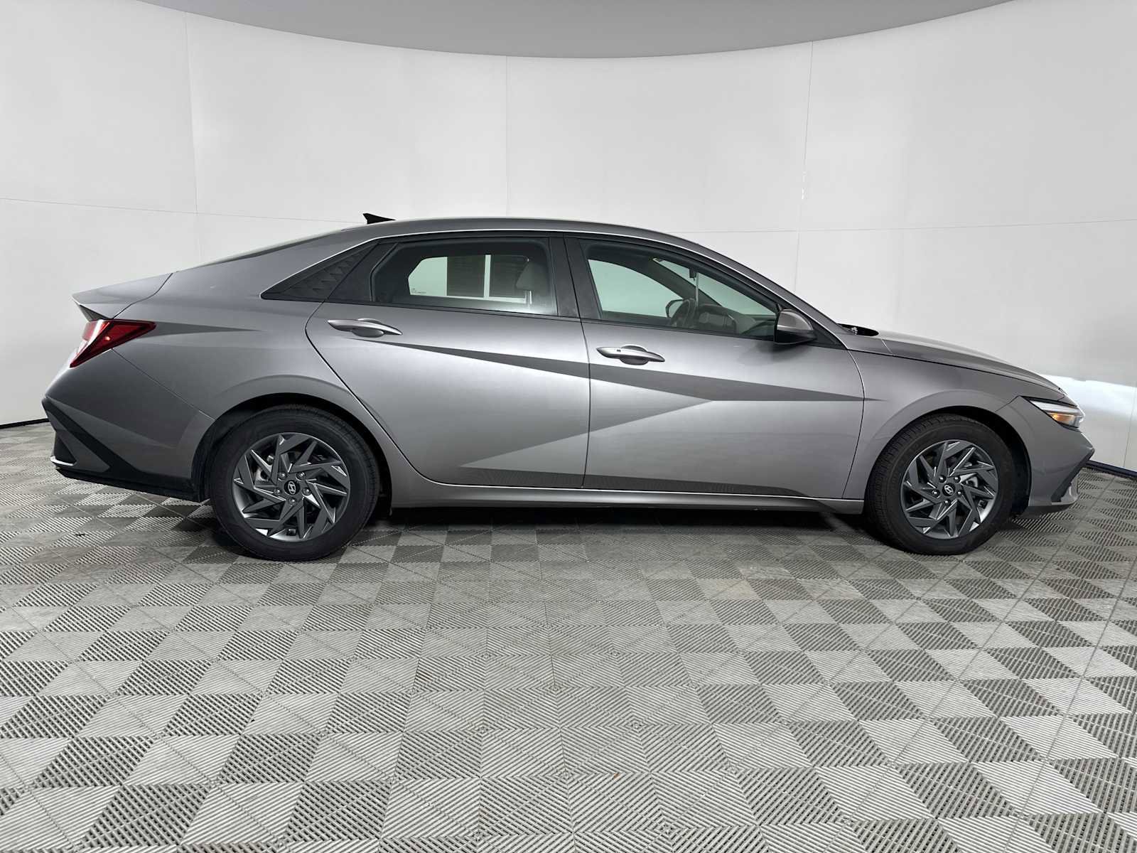 Certified 2024 Hyundai Elantra SEL FWD image 9