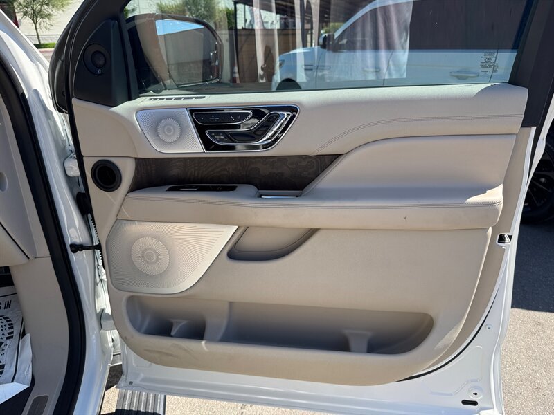 Used 2020 Lincoln Navigator L Reserve w/ Luxury Package AWD/4WD image 43