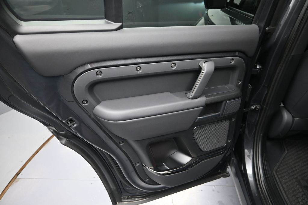 Used 2025 Land Rover Defender 110 AWD/4WD image 29