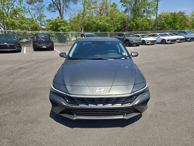 New 2026 Hyundai Elantra SE FWD image 3